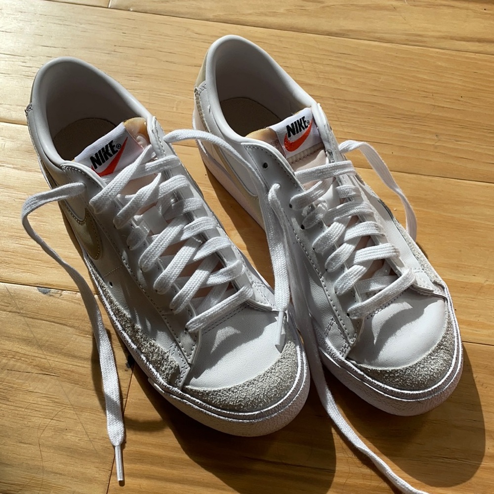 Women’s Nike blazer low tan 8